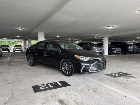Used 2017 Toyota Avalon XLE FWD image 6