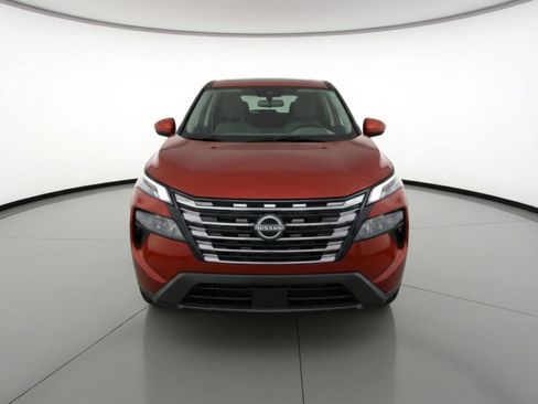 Used 2025 Nissan Rogue SV image 2