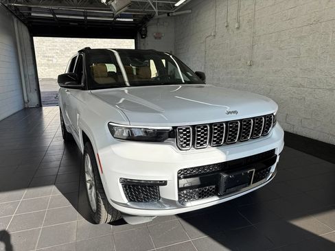 Used 2024 Jeep Grand Cherokee L Summit w/ Luxury Tech Group V AWD/4WD image 2