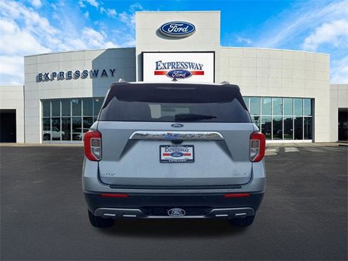 Used 2023 Ford Explorer XLT w/ Equipment Group 202A image 7