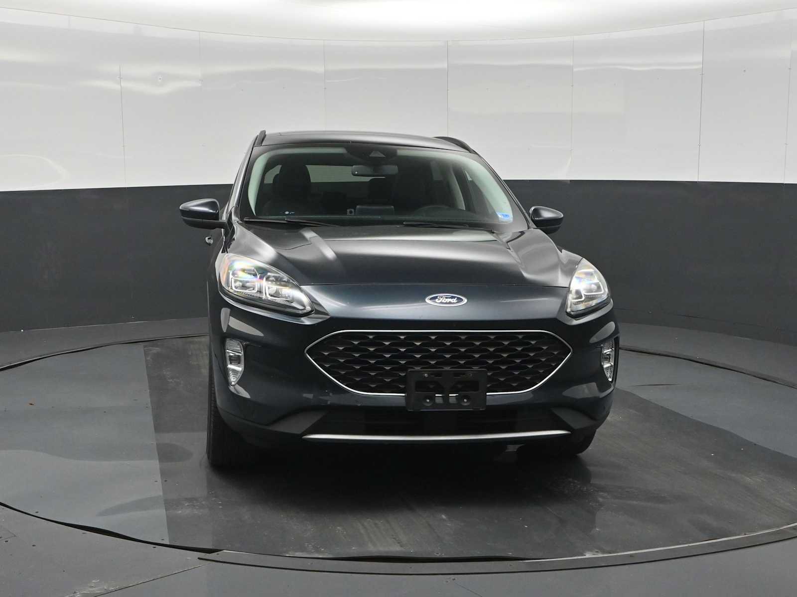 Used 2022 Ford Escape Titanium AWD/4WD image 3