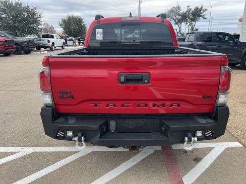 Used 2022 Toyota Tacoma TRD Sport w/ TRD Premium Sport Package image 5