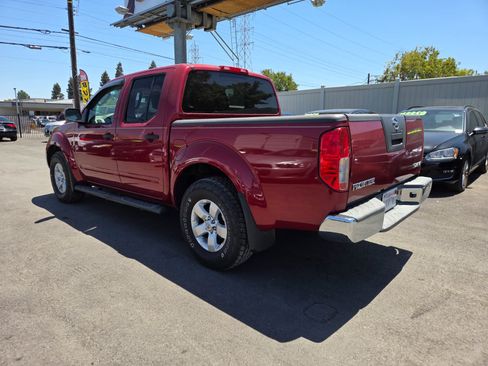 Used 2010 Nissan Frontier SE w/ Moonroof Pkg AWD/4WD image 2