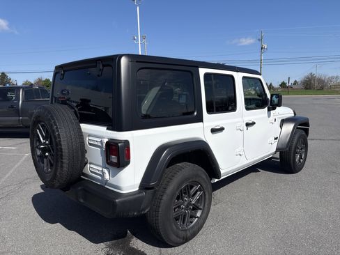 Used 2024 Jeep Wrangler Sport S image 3