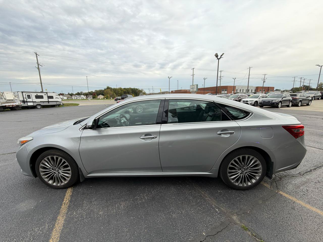 Used 2018 Toyota Avalon Limited w/ All Weather Liner Package FWD image 6