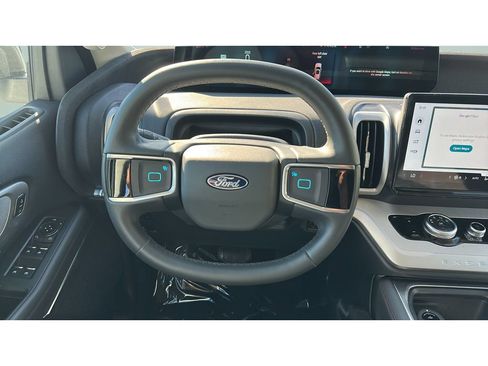 Used 2025 Ford Expedition Active AWD/4WD image 13