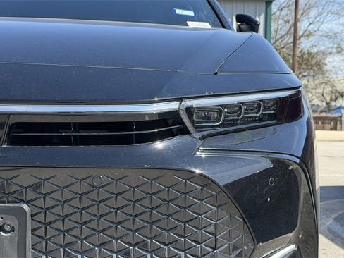 Used 2023 Toyota Crown Limited image 13