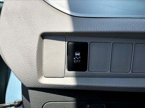 Used 2015 Toyota Sienna LE FWD image 38