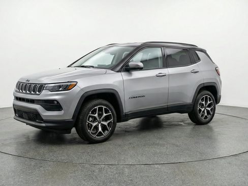 Used 2025 Jeep Compass Limited AWD/4WD image 3