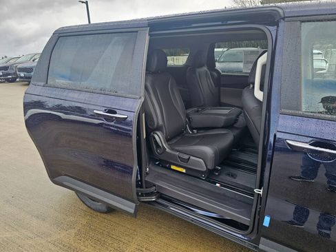 New 2026 Kia Carnival image 27