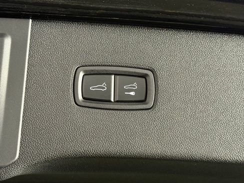 Certified 2025 Porsche Cayenne S image 18