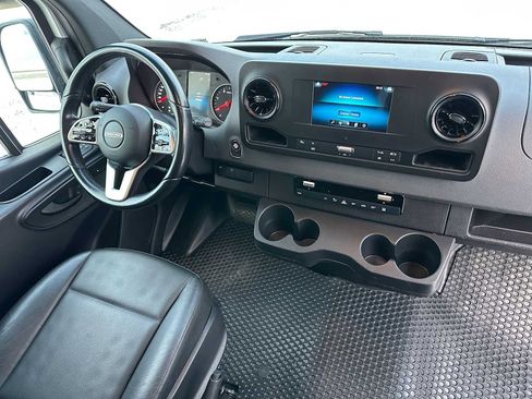 Used 2021 Freightliner Sprinter 2500 image 11