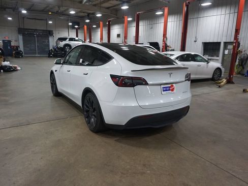Used 2024 Tesla Model Y Performance AWD/4WD image 23