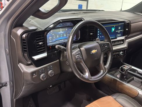 Used 2025 Chevrolet Silverado 1500 High Country w/ High Country Premium Package AWD/4WD image 15