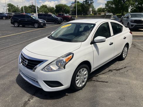 Used 2019 Nissan Versa S Plus FWD image 3