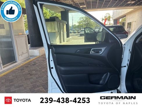 Used 2020 Nissan Pathfinder S image 16