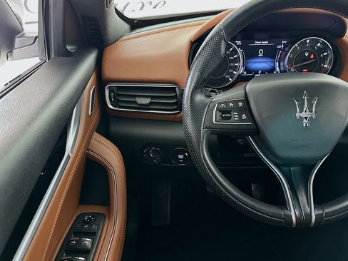 Used 2022 Maserati Levante Modena image 10