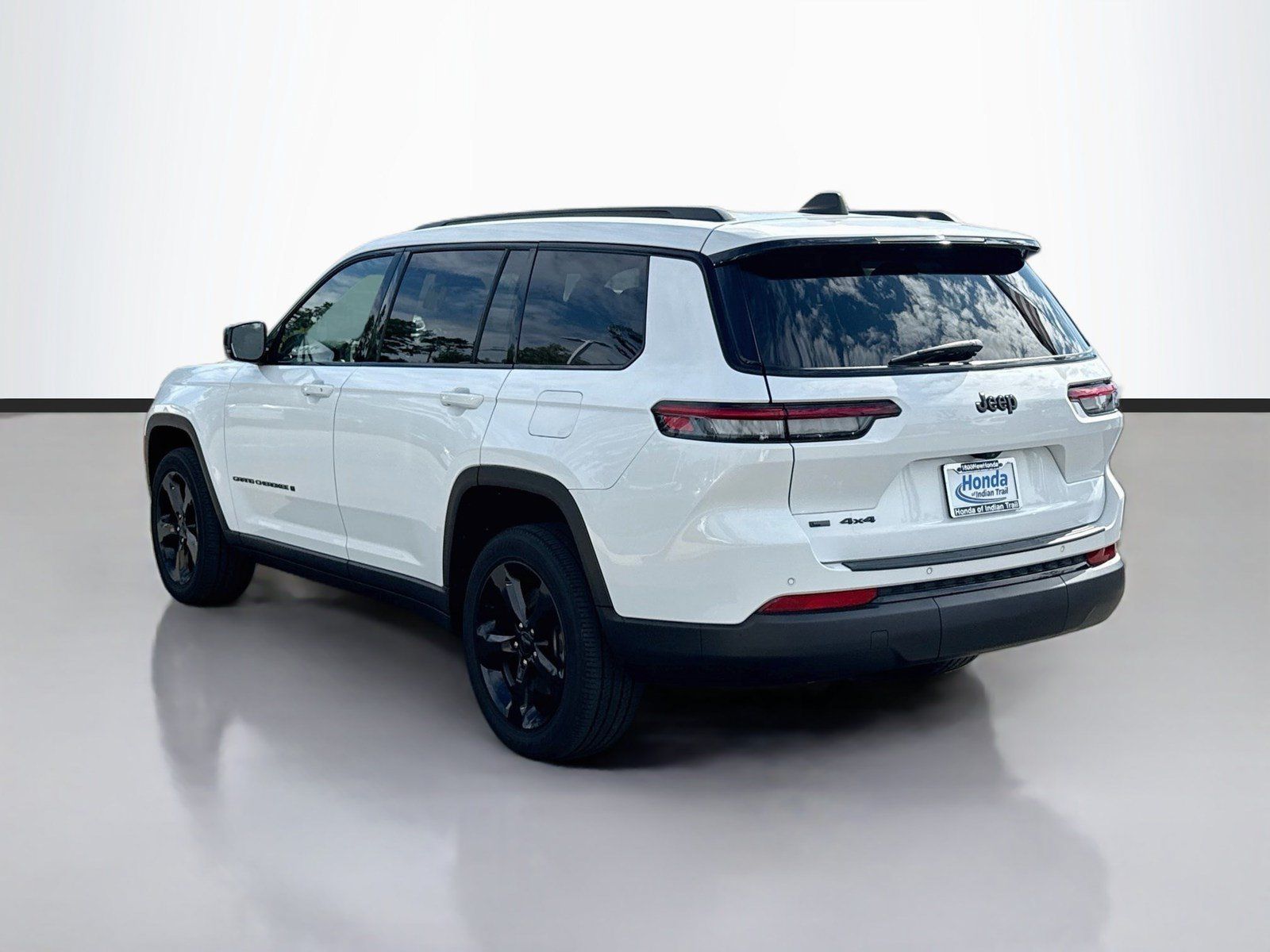 Used 2023 Jeep Grand Cherokee L Laredo AWD/4WD image 5