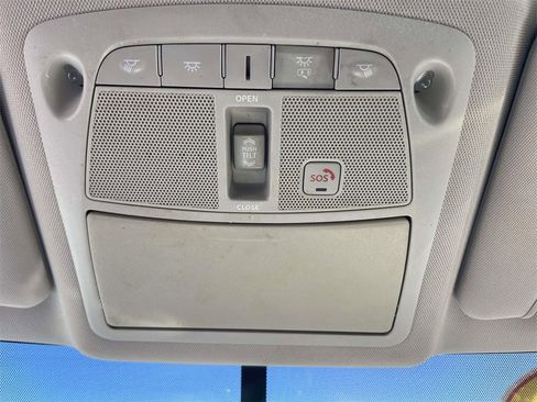 Used 2016 Nissan Rogue SL w/ SL Premium Package image 18