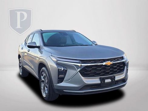 Certified 2025 Chevrolet Trax LT image 11