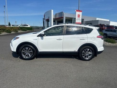 Used 2017 Toyota RAV4 XLE w/ All Weather Liner Package AWD/4WD image 3