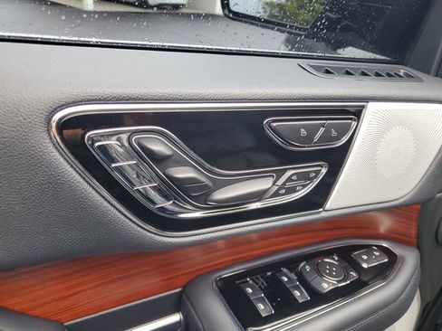 Used 2023 Lincoln Navigator L Reserve AWD/4WD image 8