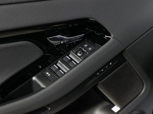 New 2025 Land Rover Range Rover Evoque Dynamic SE AWD/4WD image 19