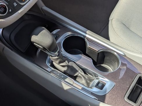 Used 2022 Chevrolet Malibu LT FWD image 16