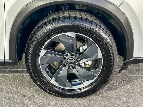 Used 2024 Nissan Rogue SV AWD/4WD image 14