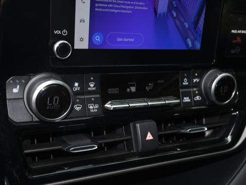 Used 2023 Toyota Highlander XLE FWD image 15