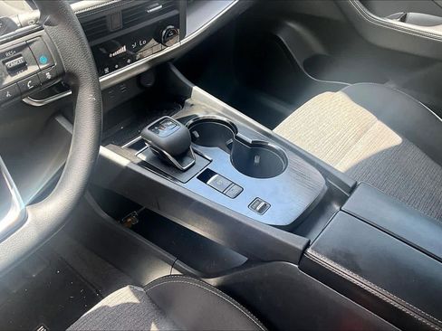Certified 2023 Nissan Rogue SV FWD image 17