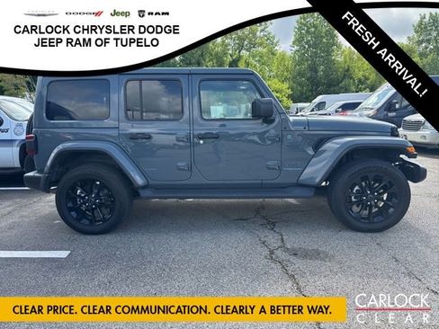 Used 2025 Jeep Wrangler Unlimited Sahara AWD/4WD image 5