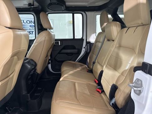 Used 2018 Jeep Wrangler Unlimited Sahara image 14