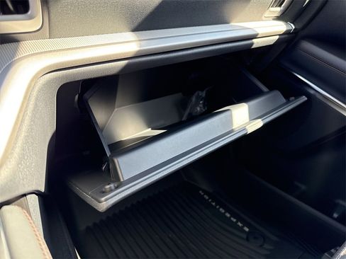 New 2025 Ford Expedition Active image 45