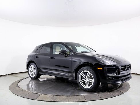Certified 2025 Porsche Macan image 27