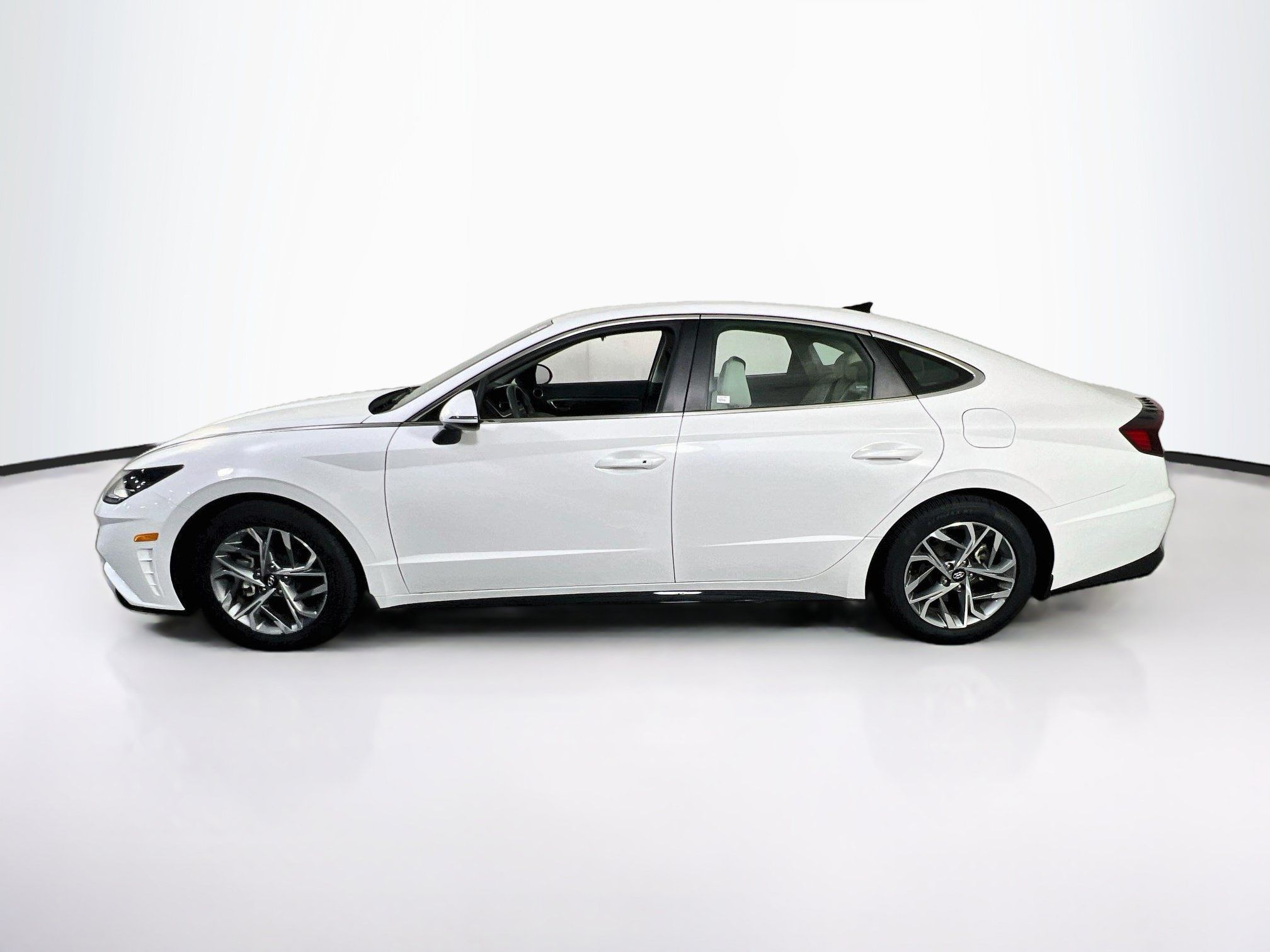 Used 2023 Hyundai Sonata SEL FWD image 8
