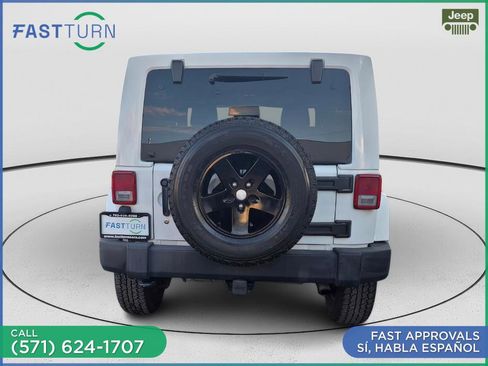Used 2012 Jeep Wrangler Rubicon w/ PWR Convenience Group image 3