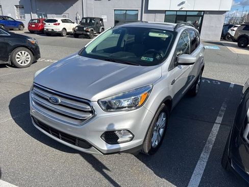 Used 2018 Ford Escape SE w/ SE Sync 3 Package image 1