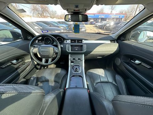 Used 2017 Land Rover Range Rover Evoque SE image 11