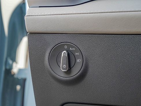 New 2026 Volkswagen Taos SE image 14