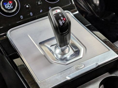 Used 2020 Land Rover Range Rover Evoque S image 24