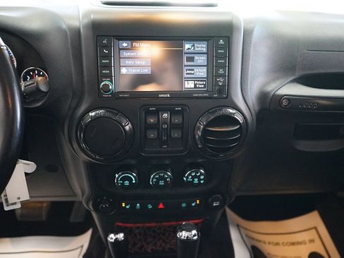 Used 2017 Jeep Wrangler Unlimited Rubicon AWD/4WD image 7