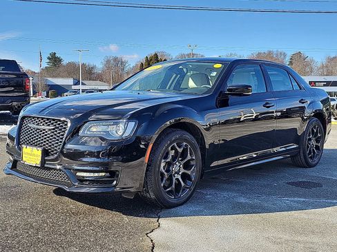 Used 2023 Chrysler 300 Touring L w/ Comfort Group image 3