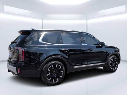 Used 2024 Kia Telluride SX w/ Towing Package FWD image 3