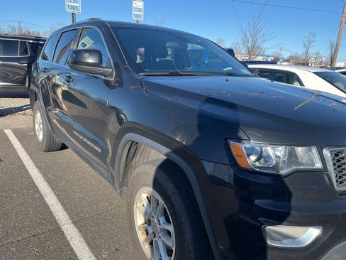 Used 2020 Jeep Grand Cherokee Laredo image 3