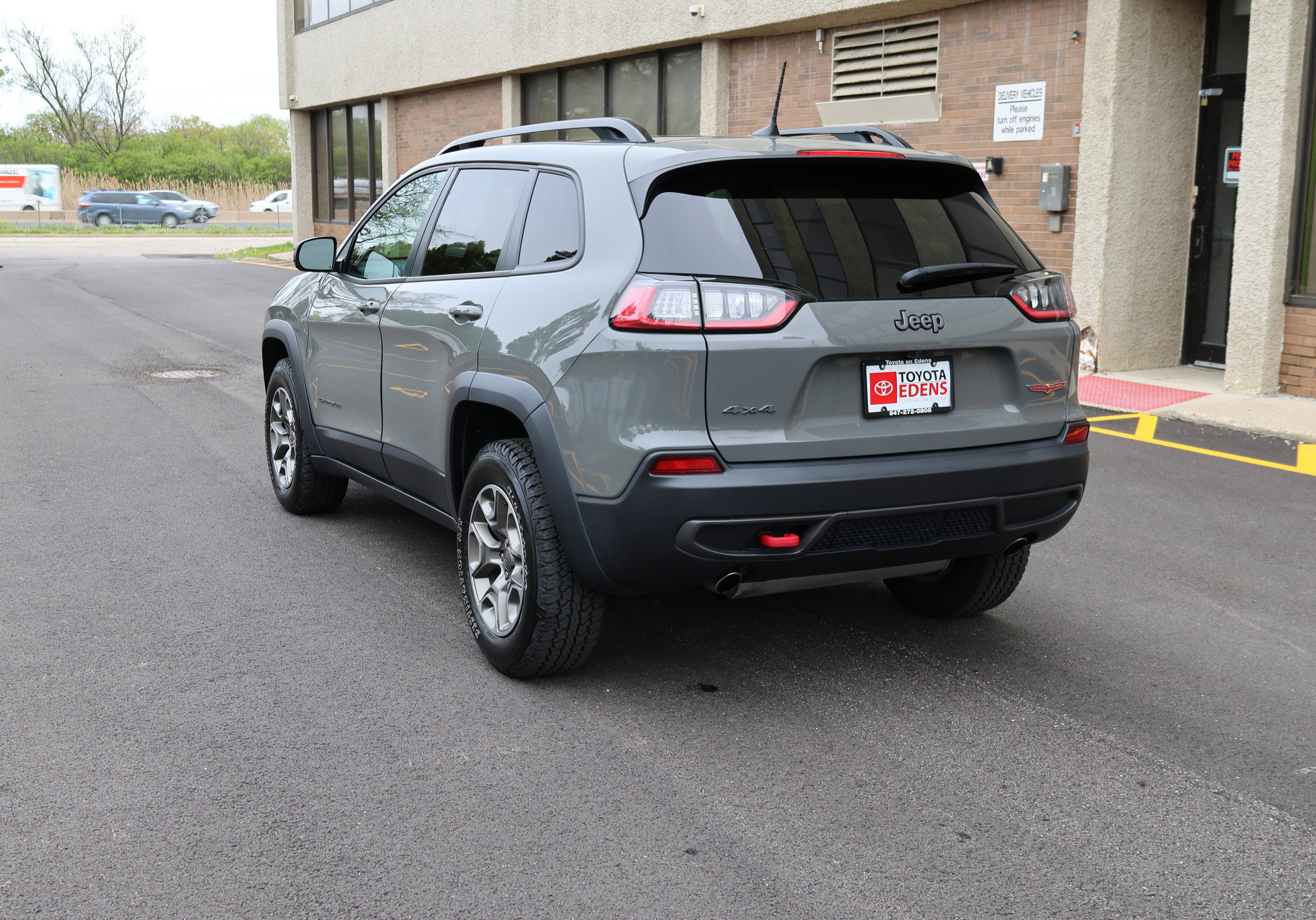 Used 2022 Jeep Cherokee Trailhawk AWD/4WD image 3
