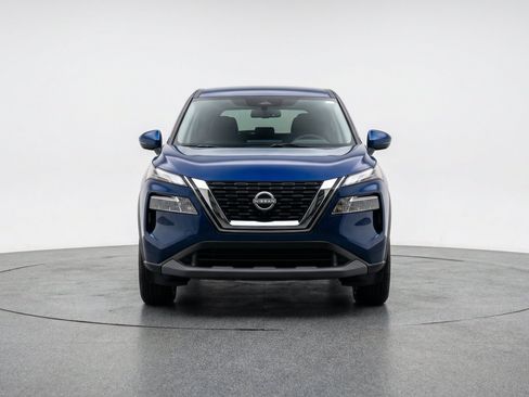Used 2025 Nissan Rogue SV AWD/4WD image 2