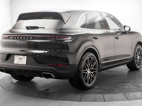Used 2025 Porsche Cayenne AWD/4WD image 3