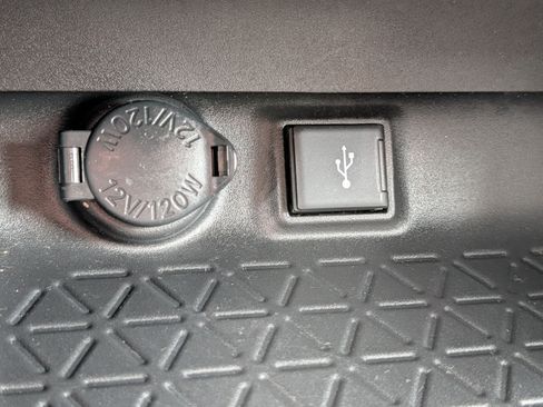 Used 2022 Toyota RAV4 LE AWD/4WD image 33