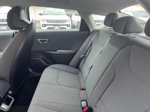 Used 2025 Kia K4 LXS image 24